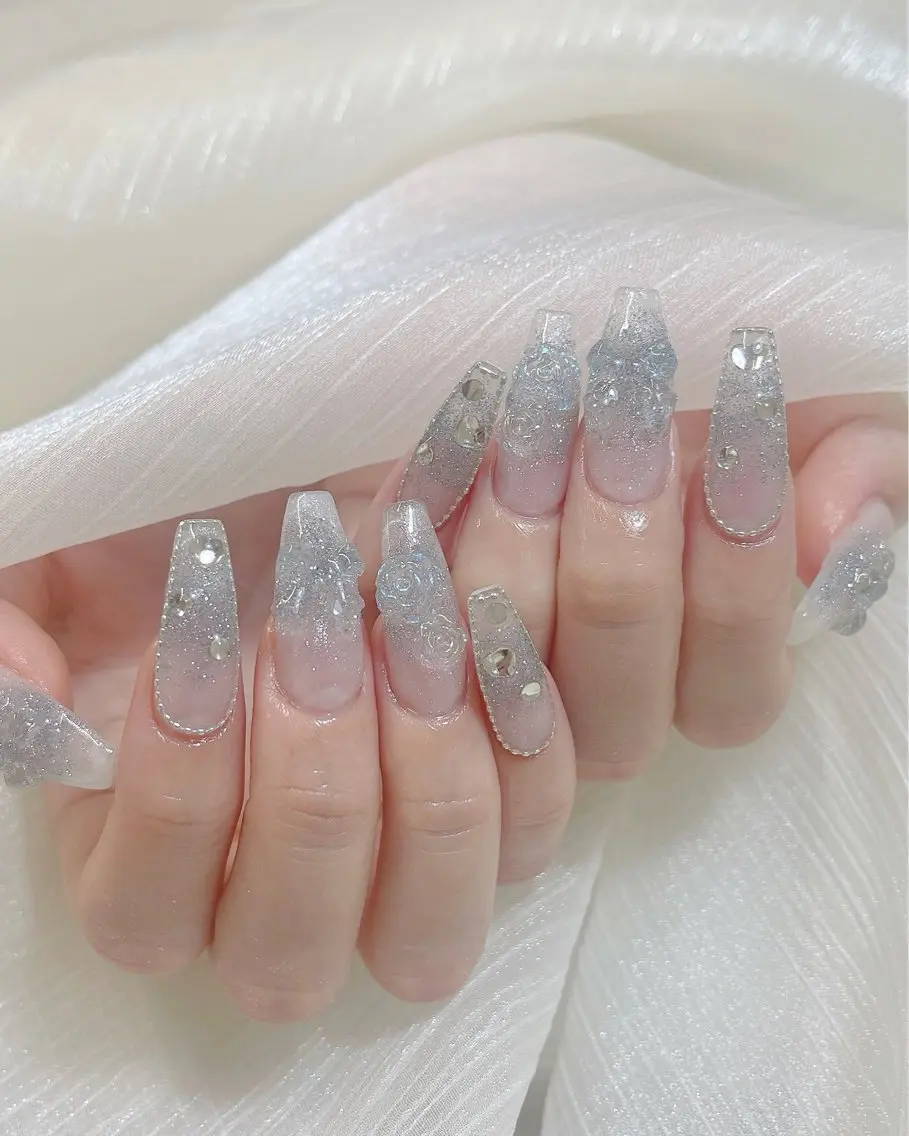 ネイル チークネイル ドット フレンチネイル キラキラネイル 韓国ネイル ハンドネイル Speraネイル 大宮店🎀のネイルデザイン