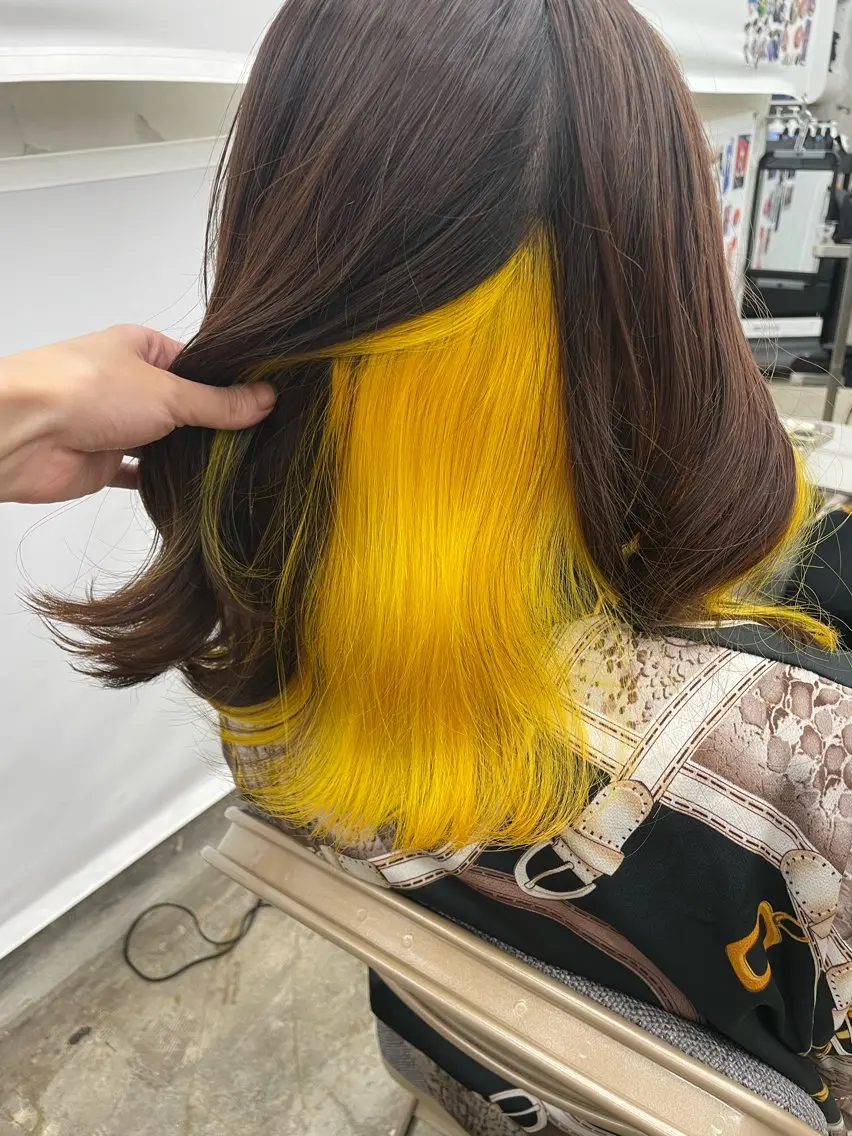 セミロング カラー インナーカラー 推し ブリーチ  髪質改善のヘアスタイル