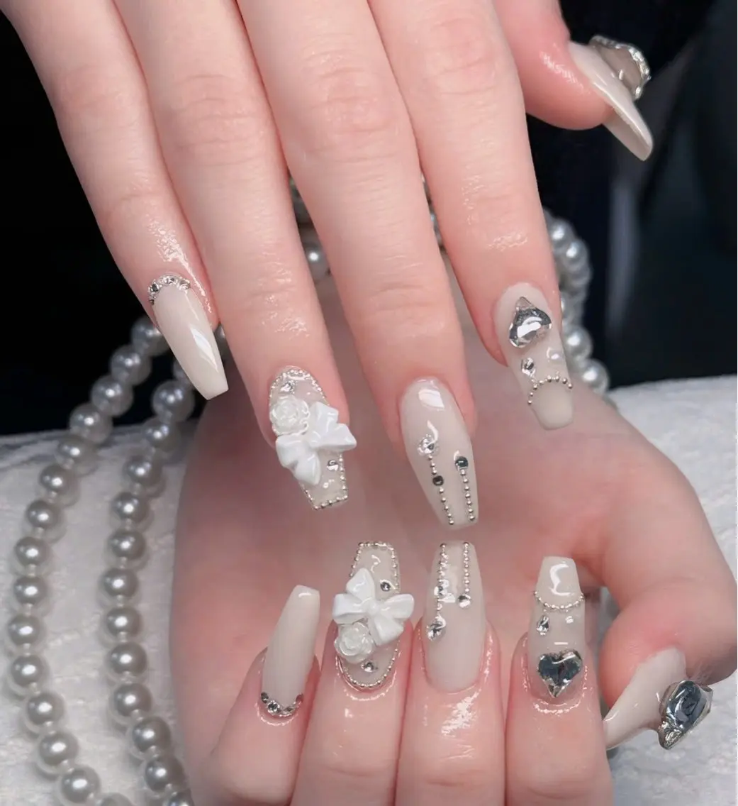 ネイル オーロラネイル フレンチネイル ジェルネイル ハロウィン キラキラネイル H.baby Nail Salonのネイルデザイン