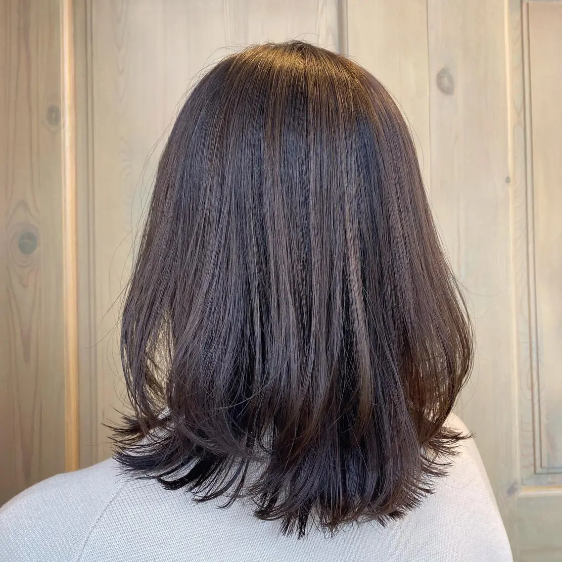 ミディアム カラー グレージュ カット ヘアカラー トリートメント レイヤーカット/ 根本瑠実のヘアスタイル