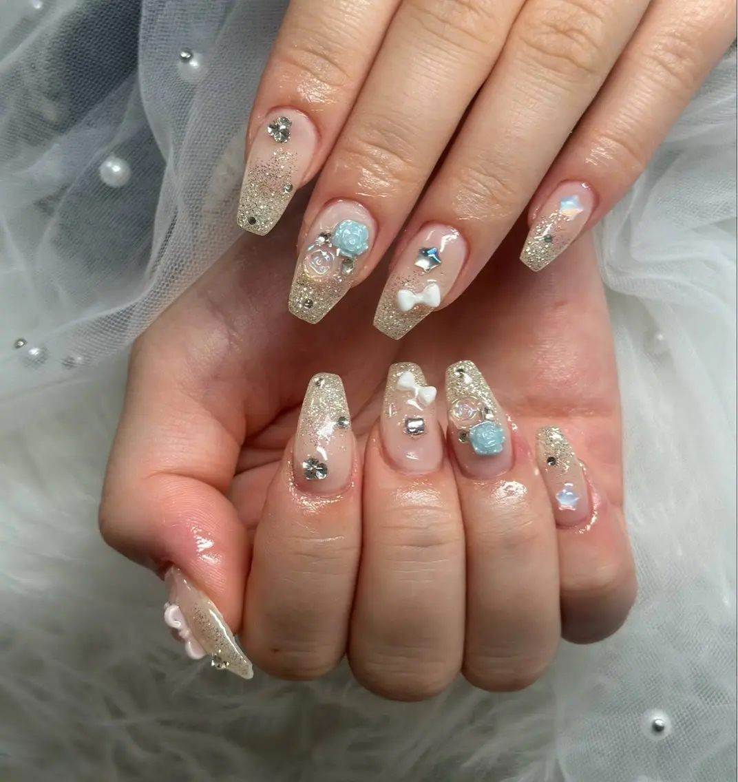 ネイル オーロラネイル フレンチネイル ジェルネイル ハロウィン キラキラネイル ハンドネイル H.baby Nail Salonのネイルデザイン