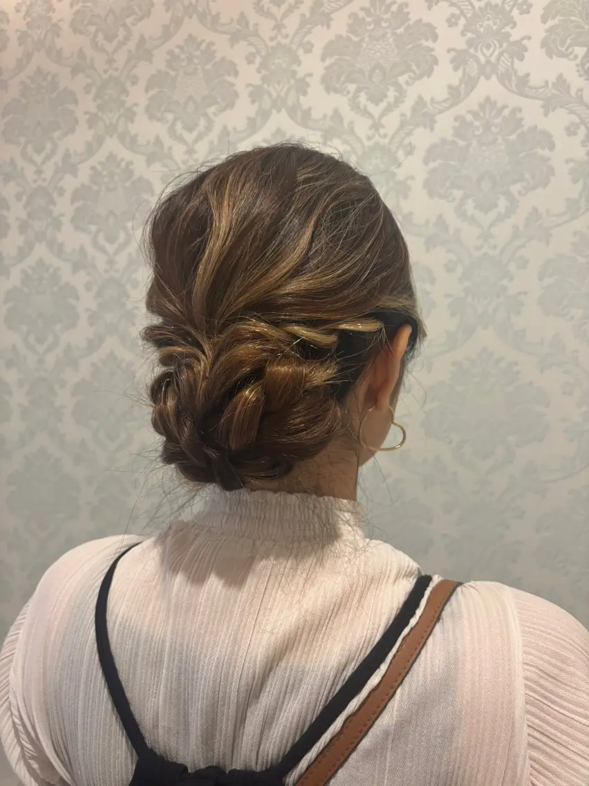 ロング ヘアアレンジ ヘアセット 新開 羽音のヘアスタイル