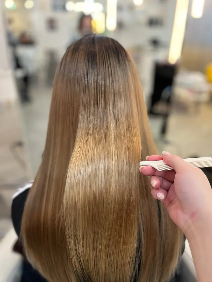 カラー フルカワ リナのヘアスタイル