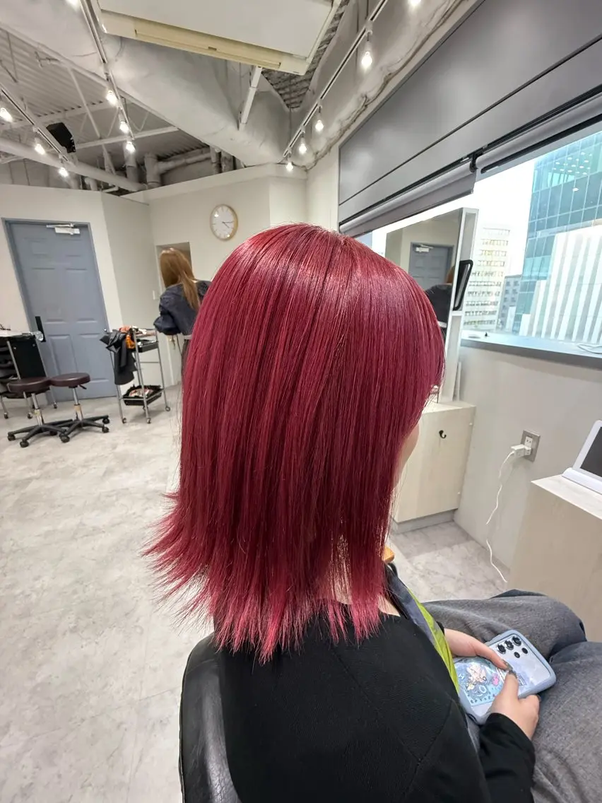 ミディアム カラー ブリーチ レッドカラー ヘアカラー soyon 心斎橋店のヘアスタイル