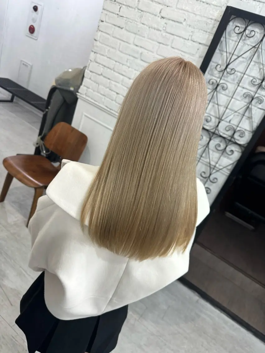 ロング カラー バレイヤージュ ミストバング ベージュカラー ブリーチ 抜きっぱなしブロンド 札幌ブリーチカラー/ ダブルカラー/ドイのヘアスタイル