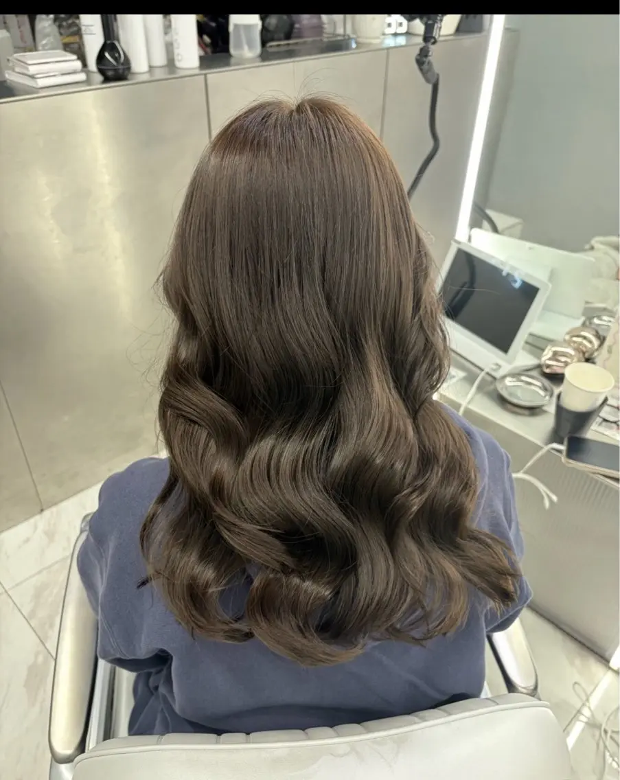 カラー ᴋᴀɴᴀ /新宿/ブ リーチカラー🎀🫧のヘアスタイル