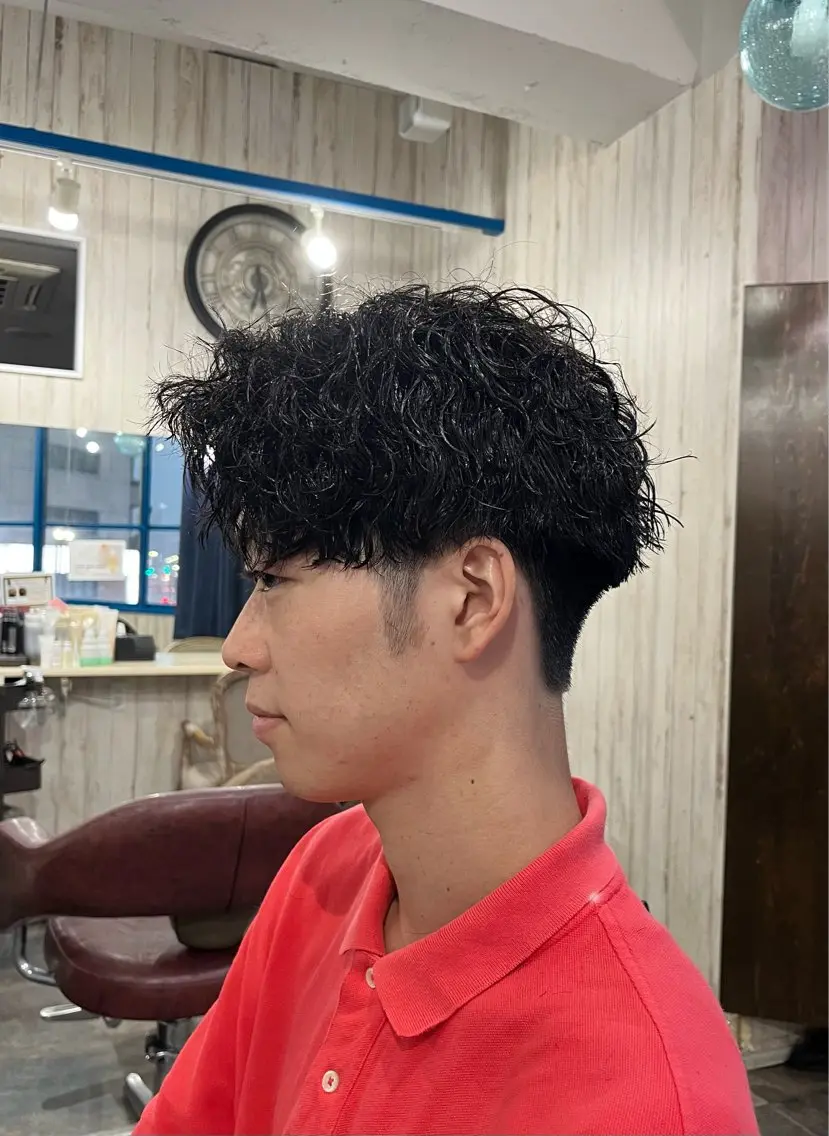 ショート パーマ メンズ メンズパーマ 波巻きパーマ スパイラルパーマ 🌿美髪縮毛矯正 のプロ安川🌿のヘアスタイル