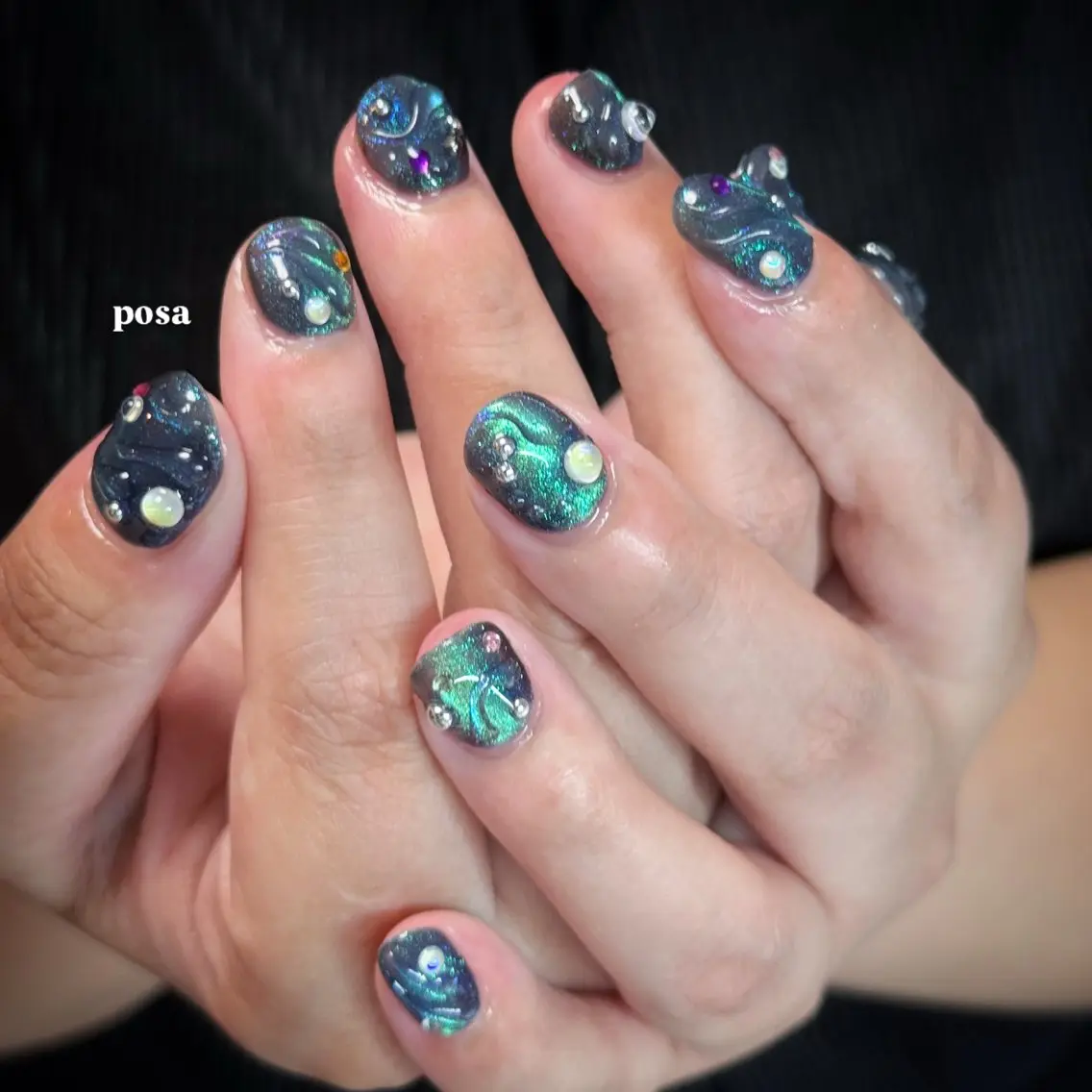 ネイル グリーン キラキラネイル シンプルネイル ハンドネイル posa nail モエミのネイルデザイン