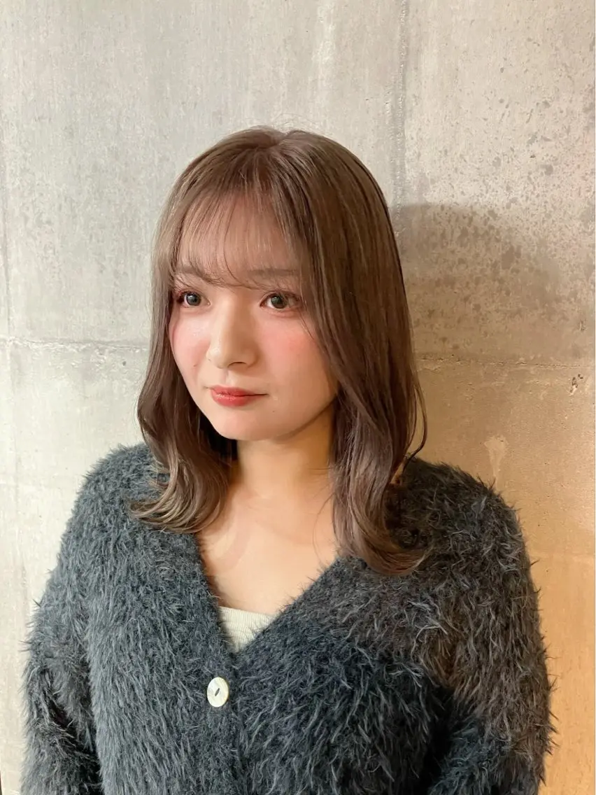 セミロング カラー 満岡 聖奈のヘアスタイル