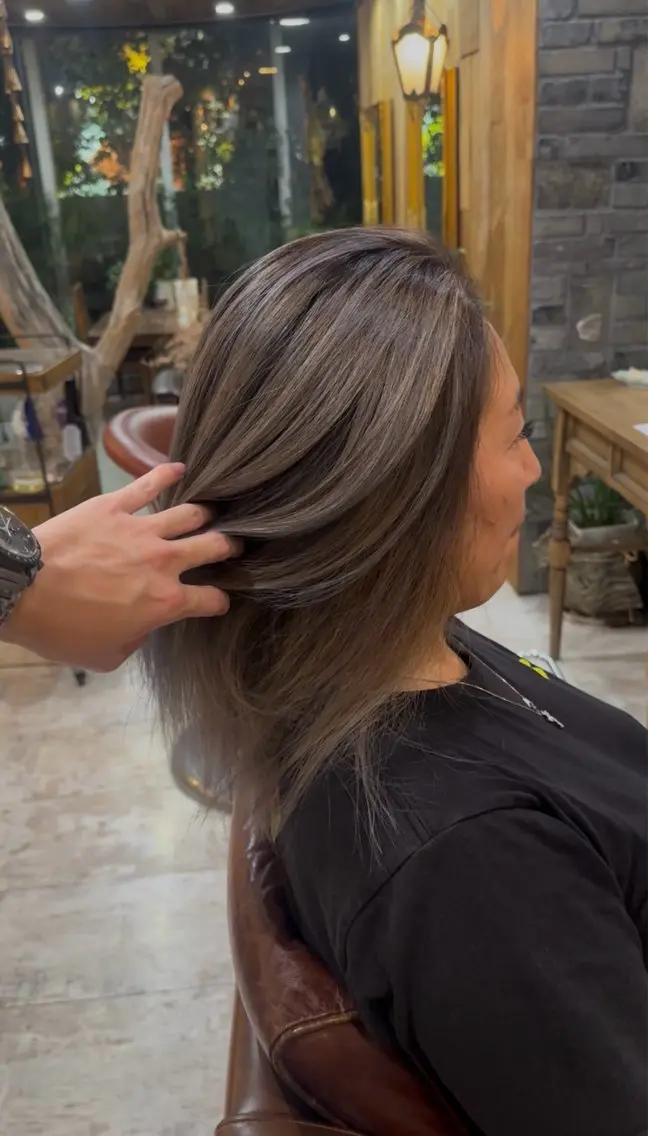 ロング カラー バレイヤージュ レイヤーカット ヘアカラー トリートメント 山之内匠/艶カラー/ ハイトーン/ブリーチのヘアスタイル