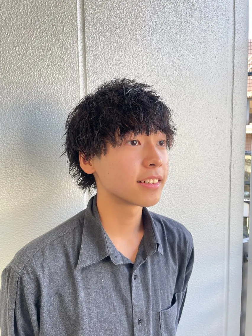 ミディアム パーマ ヘアアレンジ メンズ ミディアムパーマ メンズパーマ ツイストスパイラルパーマ メンズウルフカット ウルフカット カット パーマ トリートメント ヘアセット 艶カラー✨縮毛矯正✨ 翁長孝輔のヘアスタイル