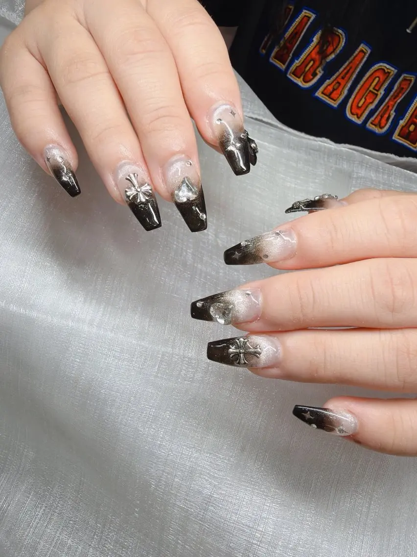 ネイル 長さ出し グラデーション 卒業式 キラキラネイル マグネットネイル ハンドネイル Lee Nailsのネイルデザイン