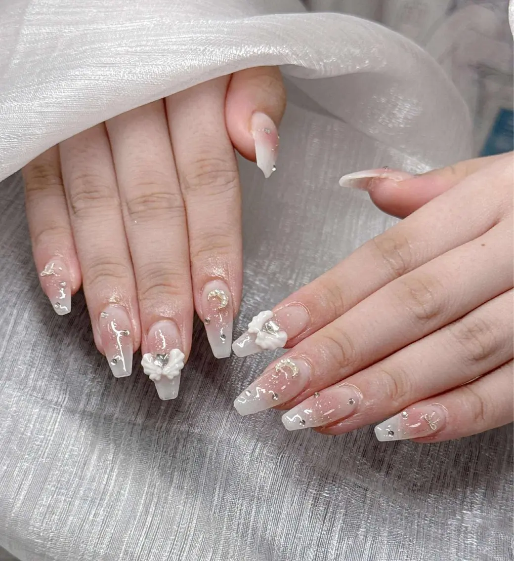 ネイル 長さ出し グラデーション 卒業式 キラキラネイル マグネットネイル ハンドネイル Lee Nailsのネイルデザイン