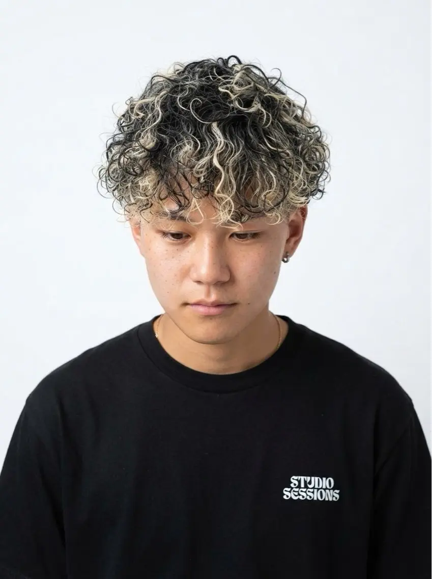カラー パーマ メンズ メンズハイライト メンズパーマ ハイライトカラー スパイラルパーマ カット ヘアカラー パーマ 心斎橋メンズサロン リベルテグリットのヘアスタイル