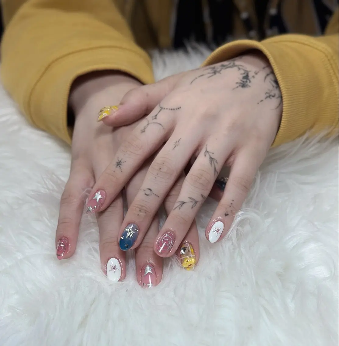 ネイル アートネイル オーロラネイル ジェルネイル 韓国ネイル ロングネイル ハンドネイル Nichi Nailsのネイルデザイン