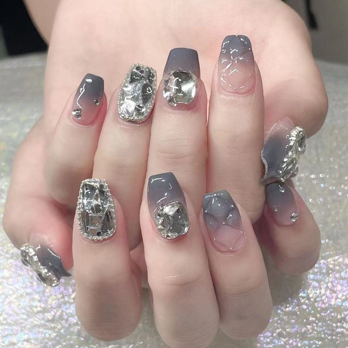 ネイル ハンドネイル Queens テイのネイルデザイン