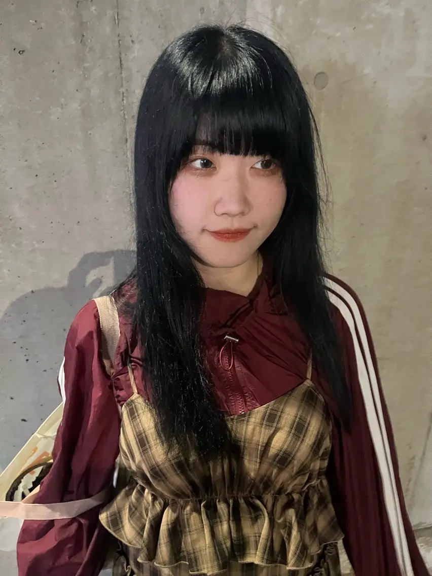 カラー 黒髪 ブルーカラー ブルーブラック 透明感カラー yura /レイヤーカットのヘアスタイル