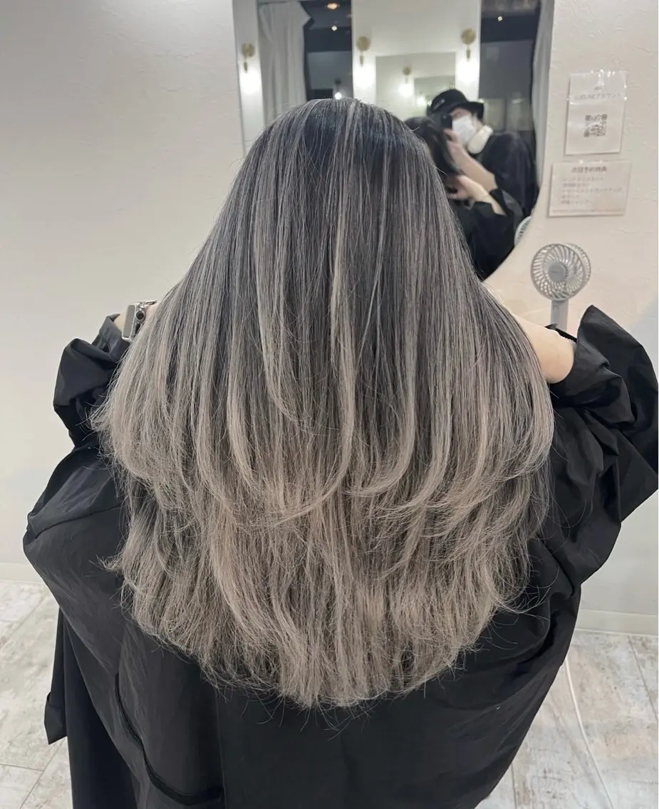 セミロング カラー バレイヤージュ グレージュ レイヤーカット 指名数No.1 /NAOYAのヘアスタイル