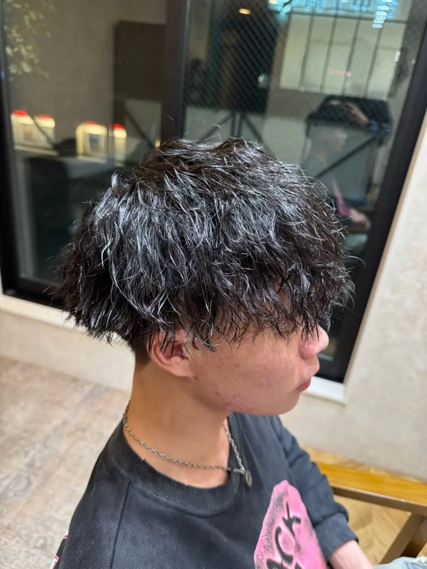 ショート パーマ メンズ メンズパーマ ツイストスパイラルパーマ スパイラルパーマ カット パーマ 松ヶ迫 珠里のヘアスタイル