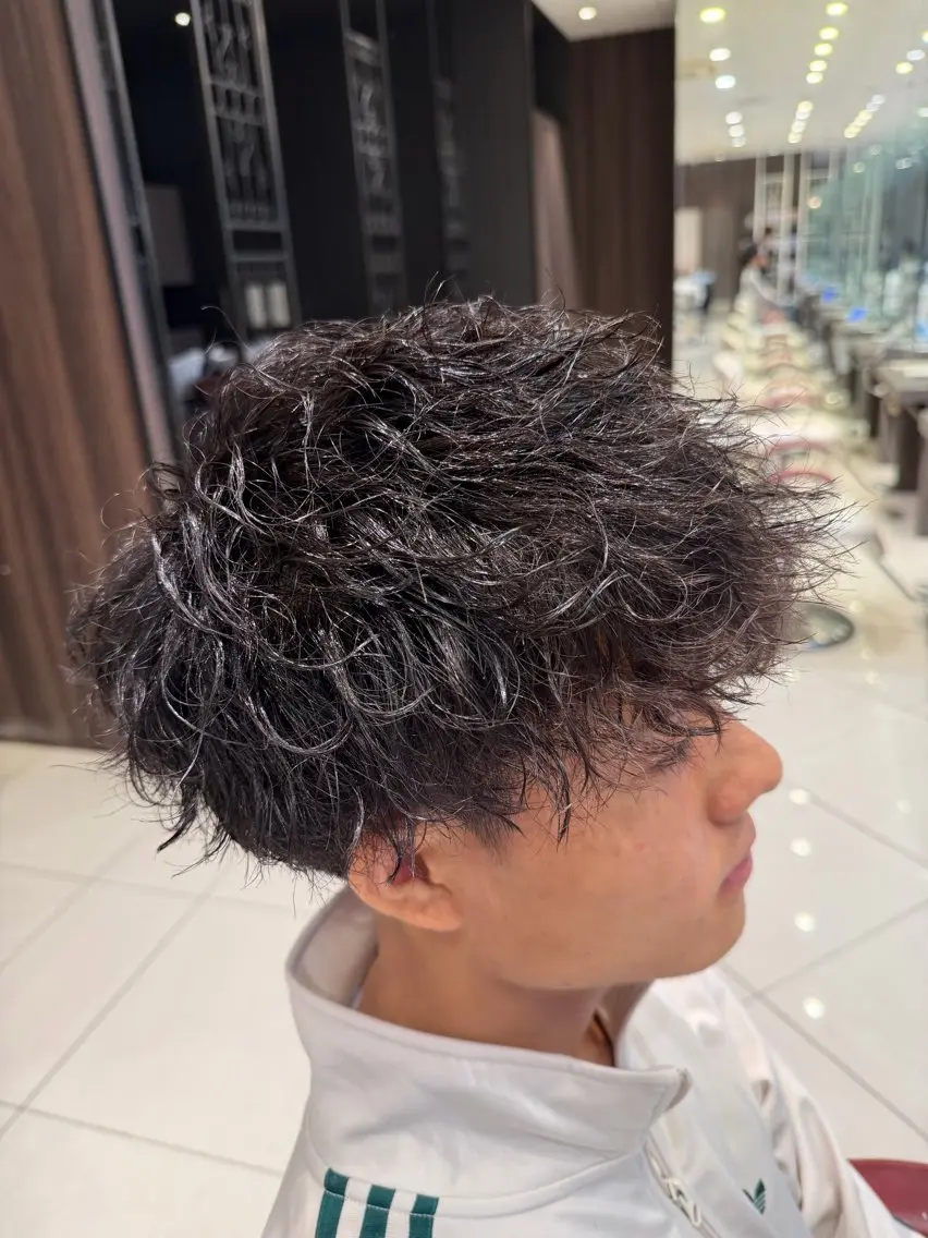 パーマ メンズ 鈴木 瑛介のヘアスタイル