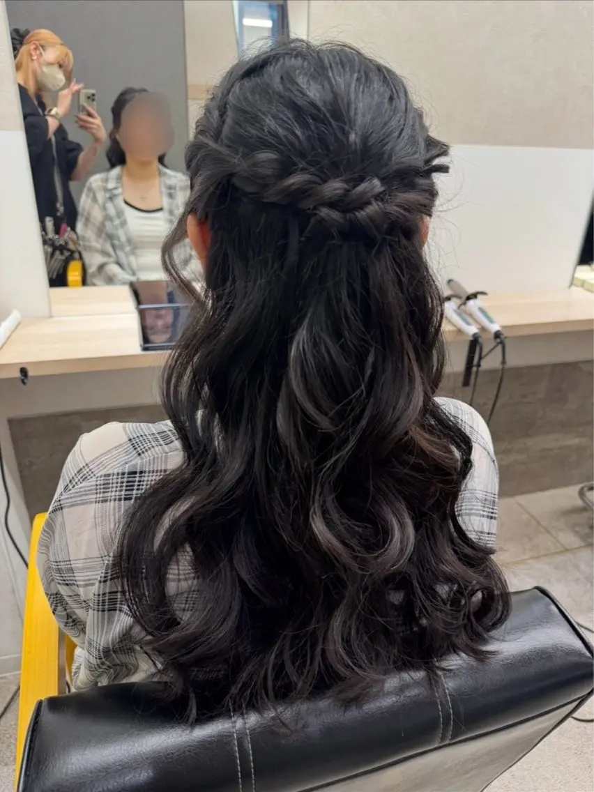 ロング ヘアアレンジ 透明感/オリーブ ハイトーン×レイヤーのヘアスタイル