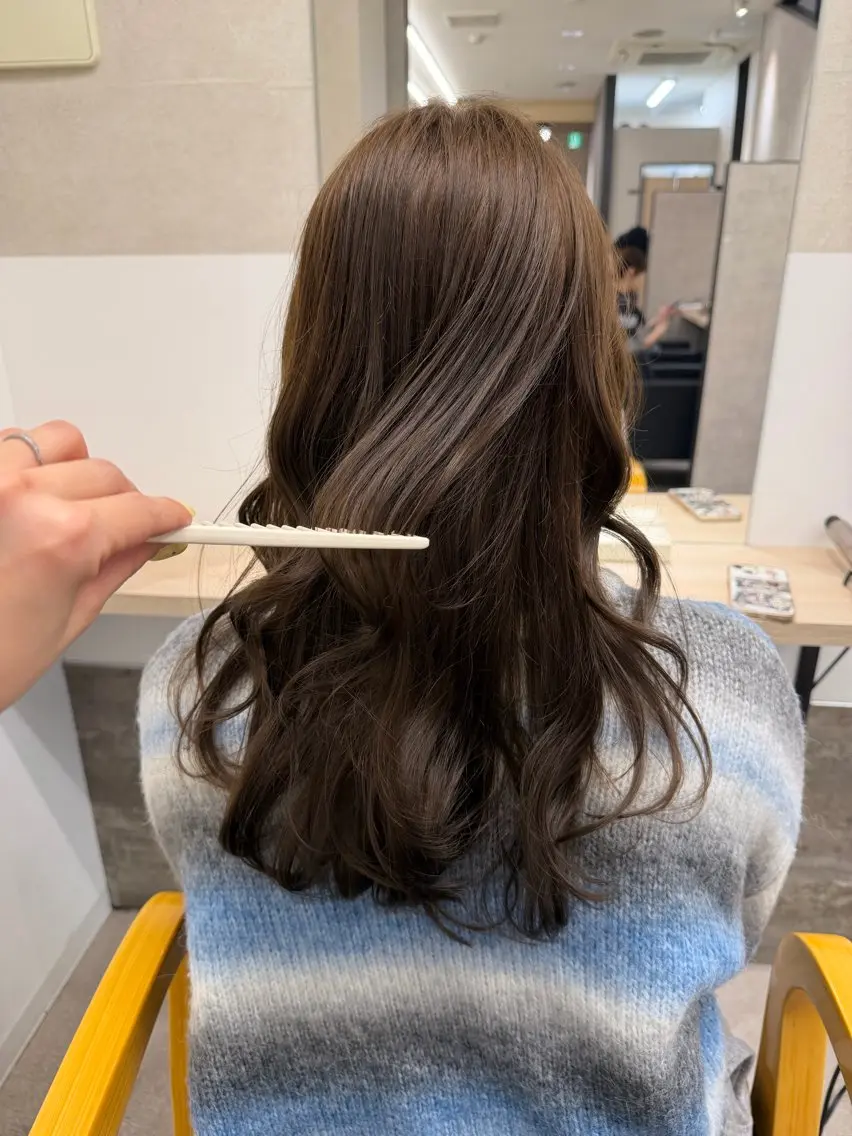 ロング カラー 黒髪 ブリーチ ブラウンカラー ダブルカラー ブリーチなしカラー ヘアカラー トリートメント 🎀透明感 カラーHiROEのヘアスタイル