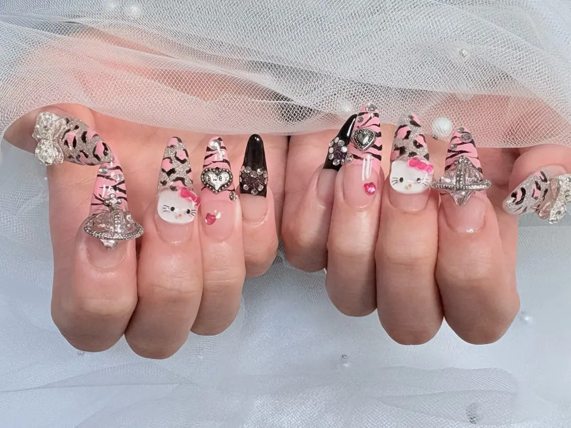 ネイル フットネイル ジェルネイル キラキラネイル ラメ(グリッター) マグネットネイル ハンドネイル ハンドケア ♡Bivi♡自爪に 優しいネイルサロンのネイルデザイン