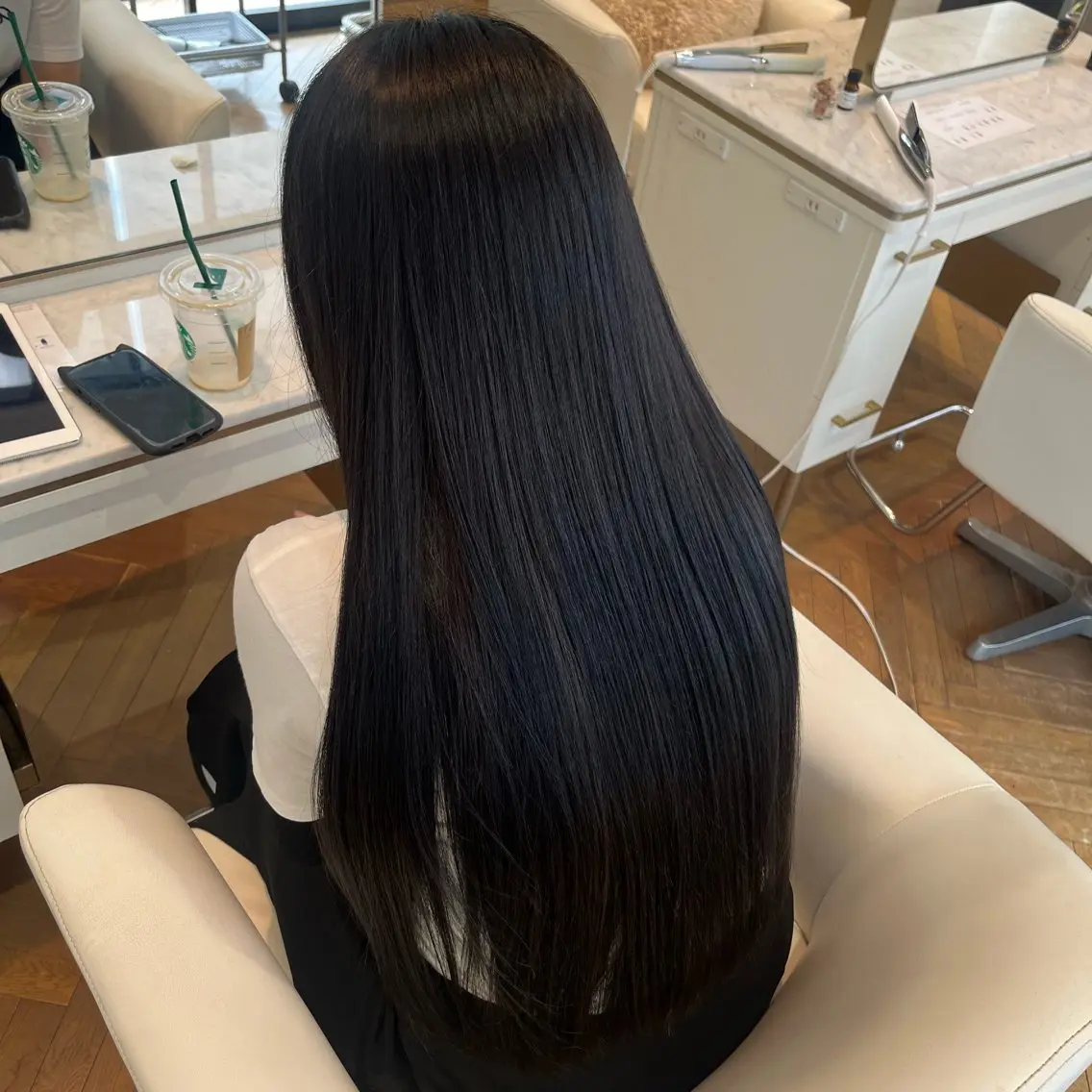 ロング カラー 黒髪 ブルーカラー ブルーブラック カット ヘアカラー トリートメント 阪急伊丹🫧 ahu かなうのヘアスタイル