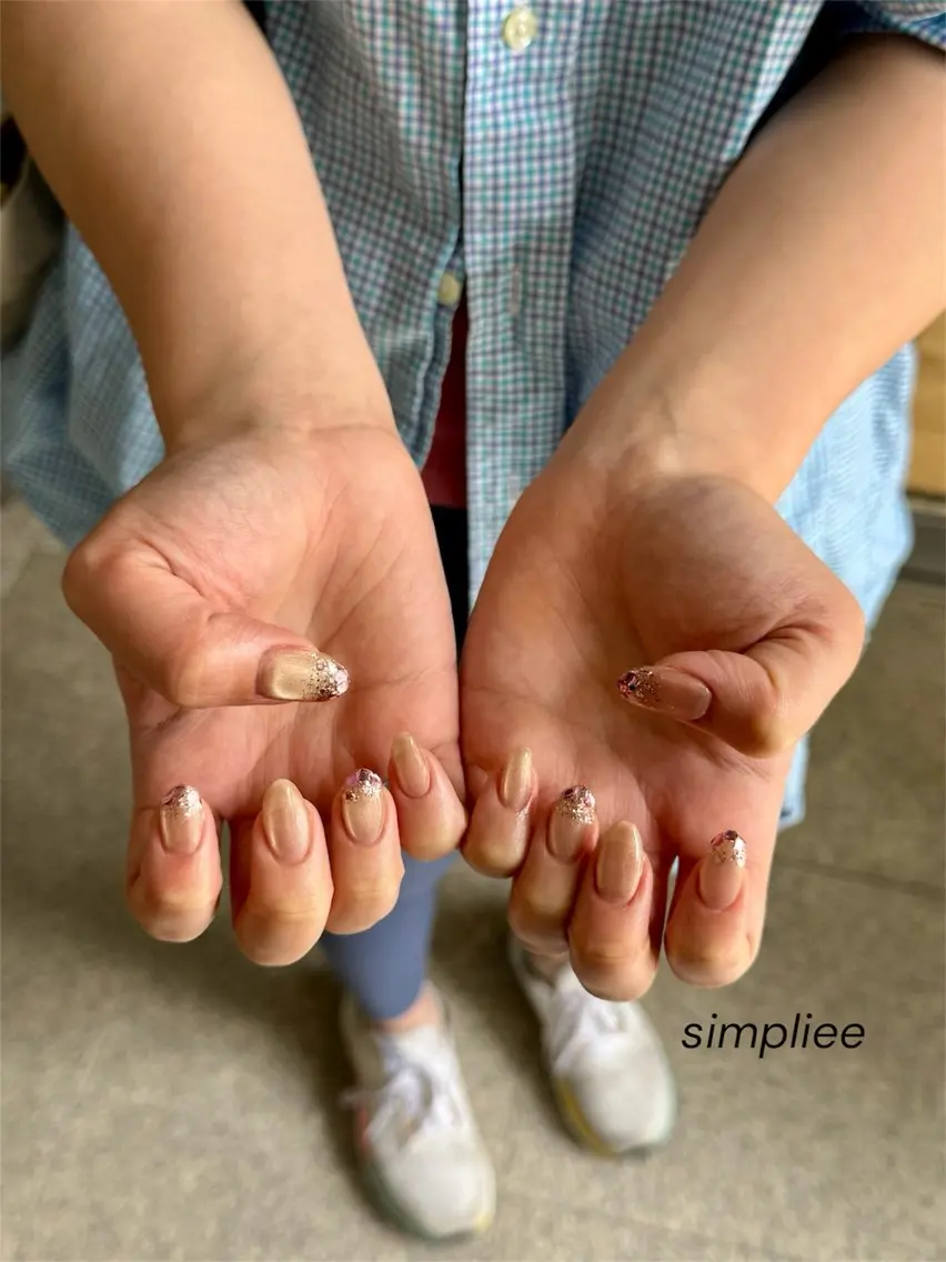 ミディアム ハンドネイル simpliee Annaのネイルデザイン
