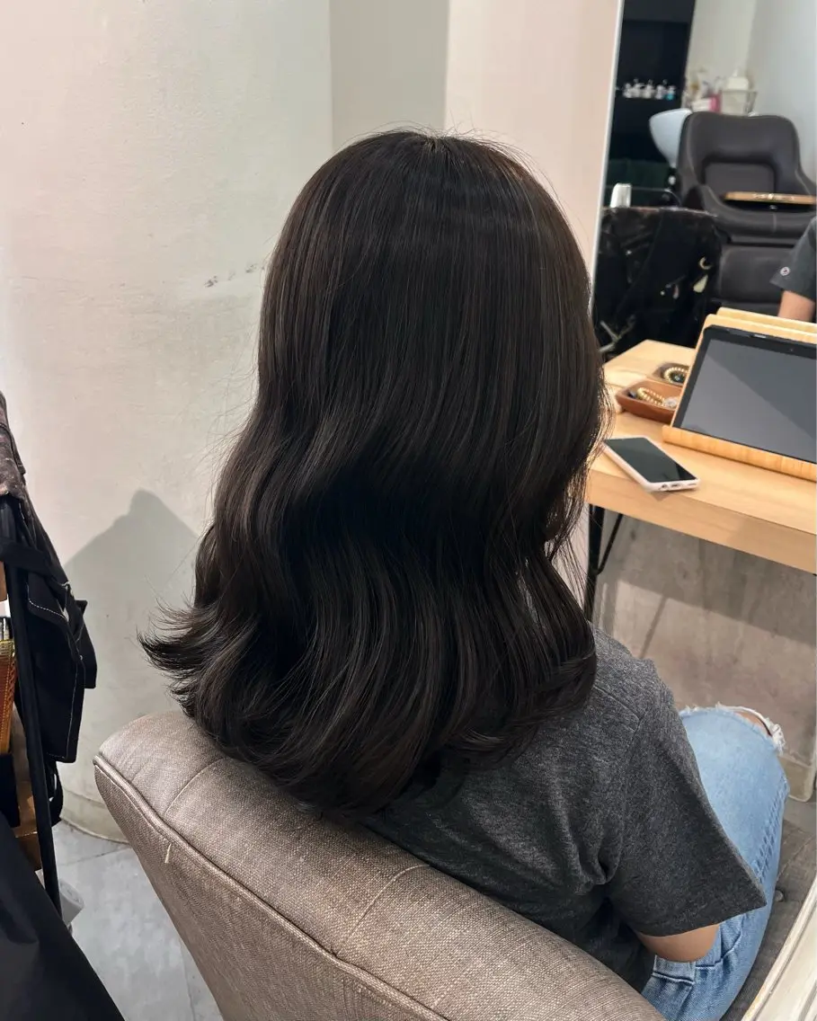 セミロング カラー ブリーチ ブラウンカラー 透明感カラー ダークブラウン デザインカラー ヘアカラー トリートメント sayuri /大阪・心斎橋美容師のヘアスタイル