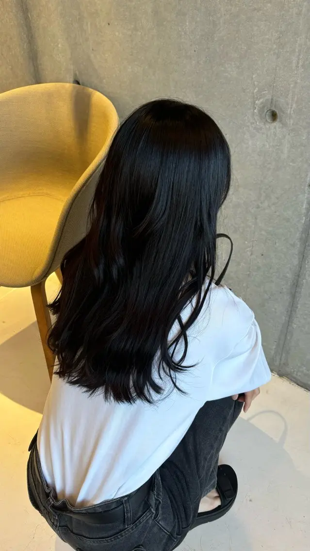 ロング カラー 黒髪 透明感カラー ヘアカラー 岩﨑 楓加のヘアスタイル