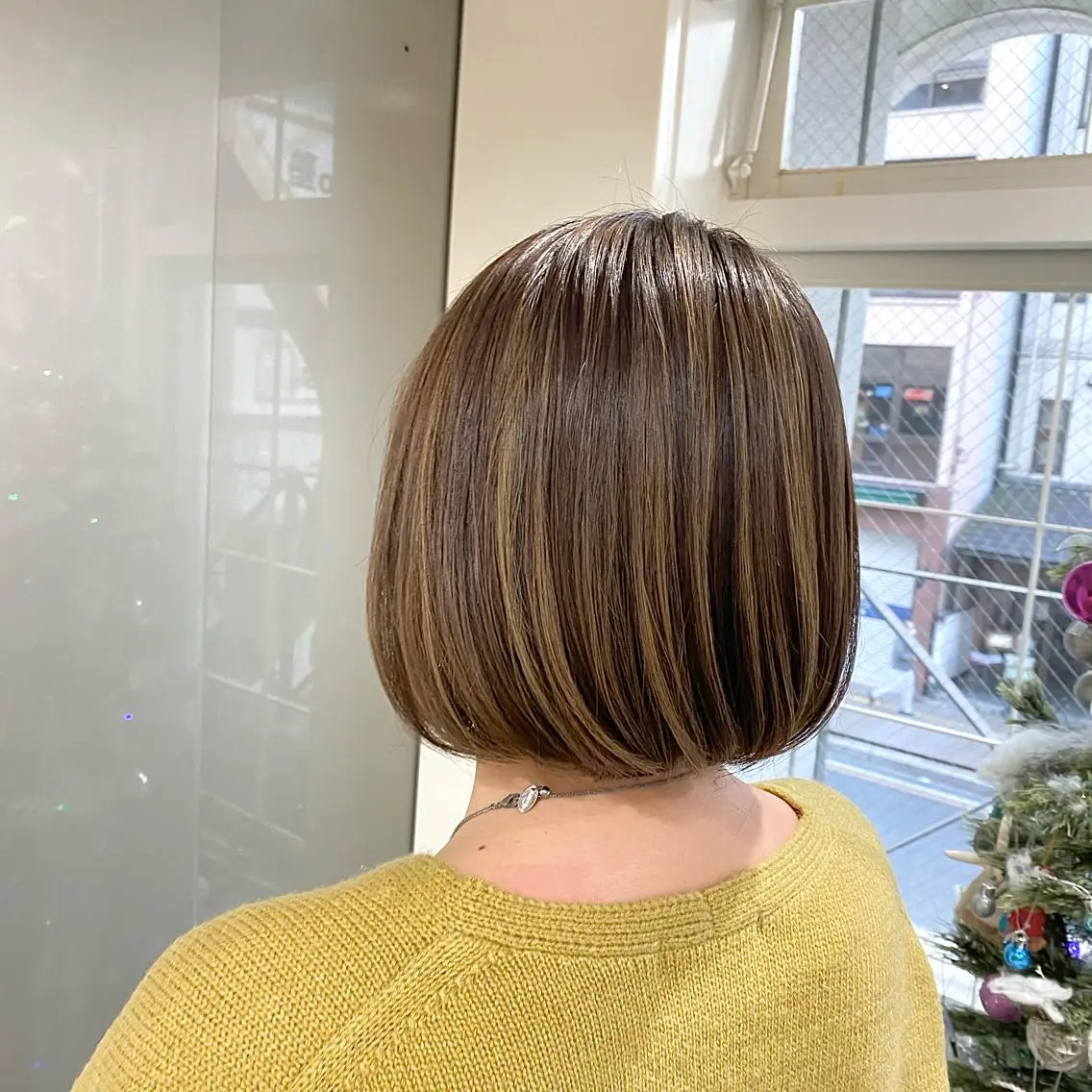 ショート ボブ ハイライト ヘアカラー やじま ひろこのヘアスタイル