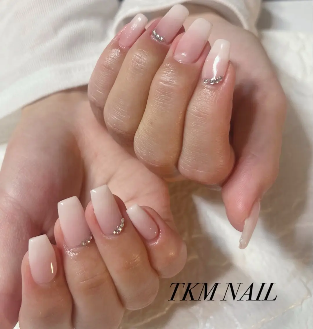 ネイル オフィスネイル シンプルネイル ストーンネイル ______ TKM  NAILのネイルデザイン