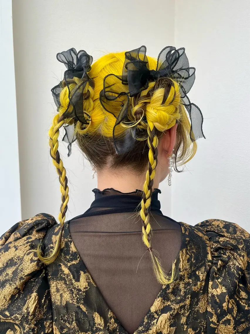 ミディアム カラー ヘアアレンジ 結婚式・ブライダル デザインカラー ヘアセット 派手髪デザインカラー ヒロカのヘアスタイル