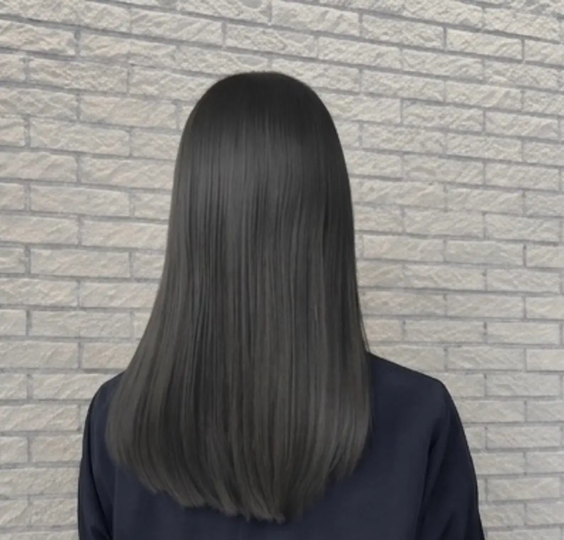 ロング 透明感カラー特化若山 結愛のヘアスタイル