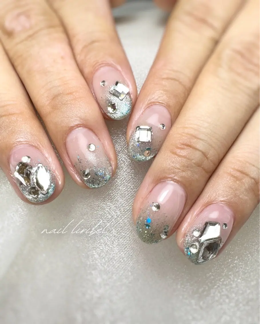 ネイル キラキラネイル ストーンネイル 夏ネイル Nail Liribelのネイルデザイン