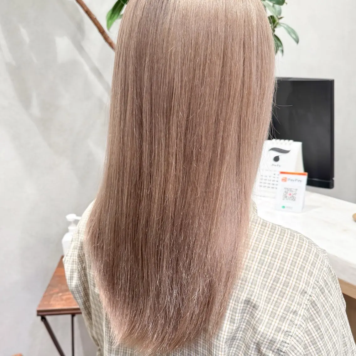 ロング 吉松 佳穂のヘアスタイル