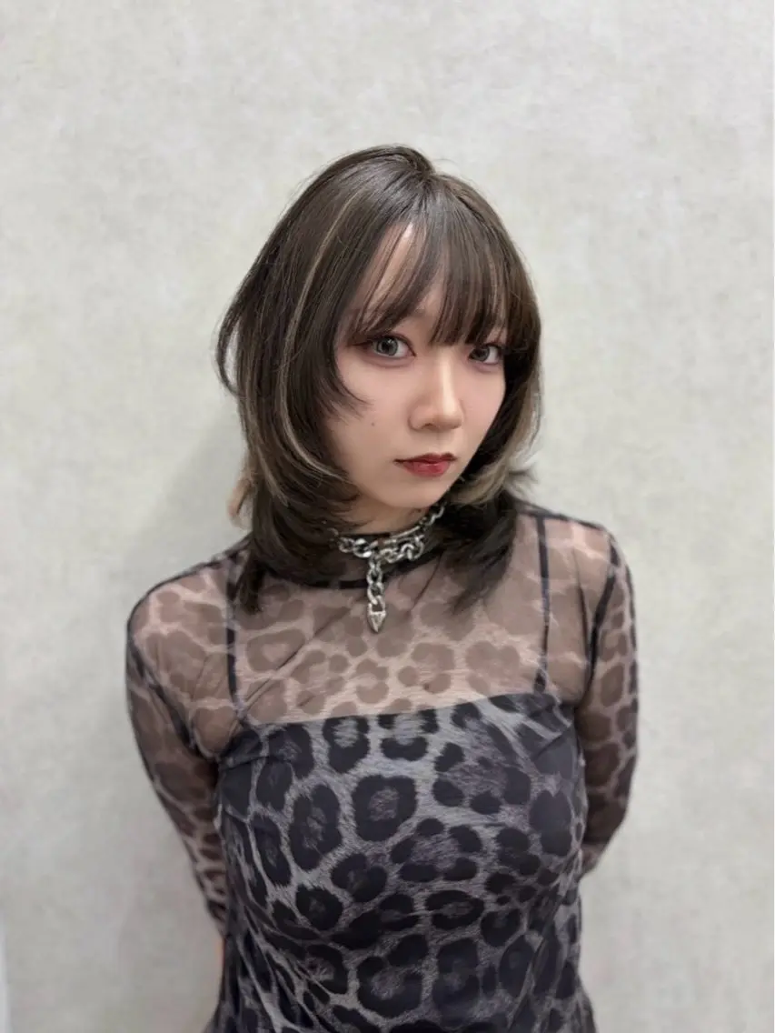 ミディアム カラー ハイライトカラー エクステ ハイライト エクステ みのりハイトーン デザインカラーのヘアスタイル