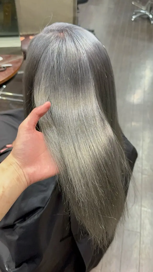 ロング カラー アッシュ ベージュカラー ブリーチ ケアブリーチ 透明感カラー Lima/ハイトー ン/心斎橋/長堀橋のヘアスタイル