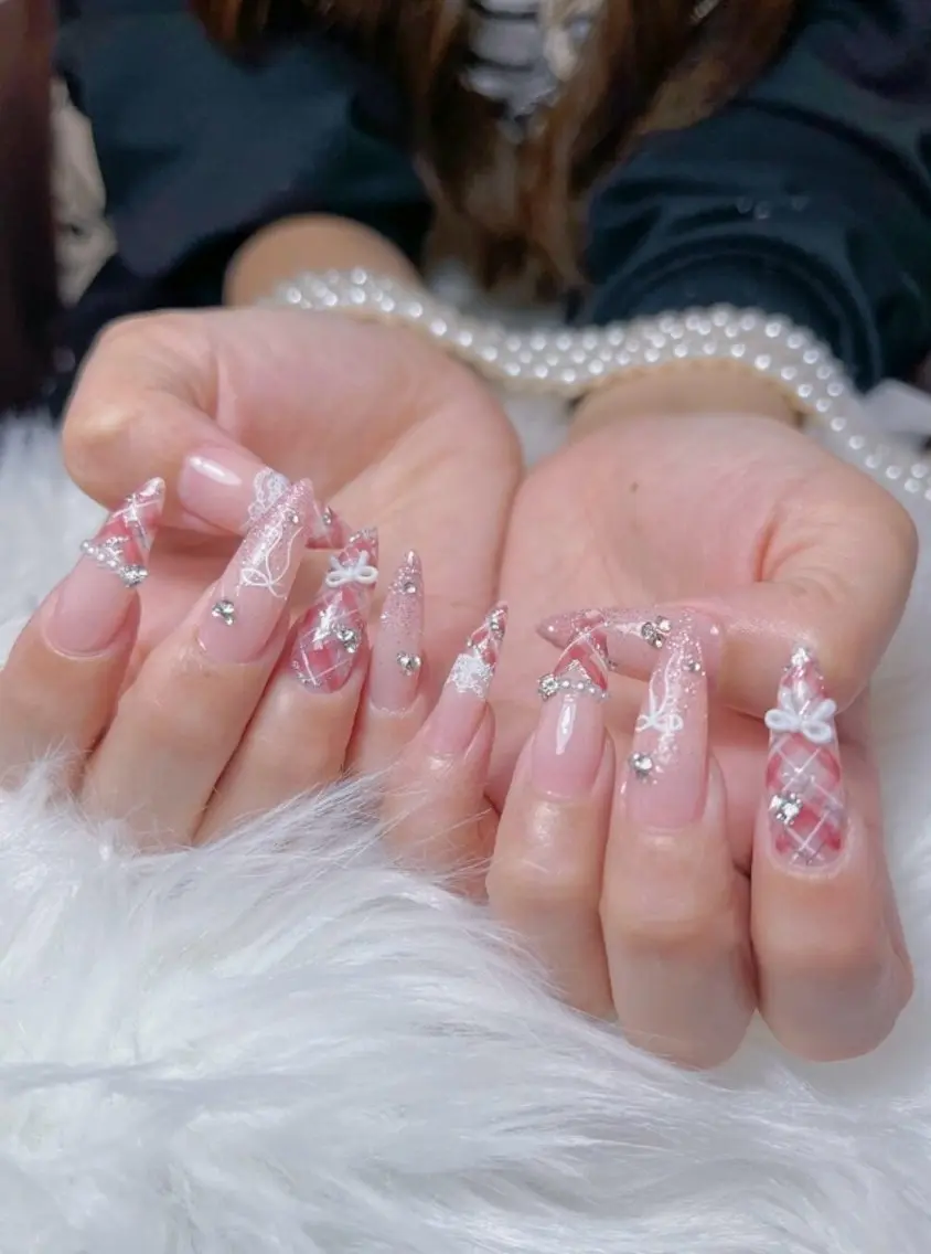 ネイル アートネイル ボルドー フレンチネイル ジェルネイル 氷ネイル・うるうるネイル ハンドネイル Julie NailSalonのネイルデザイン