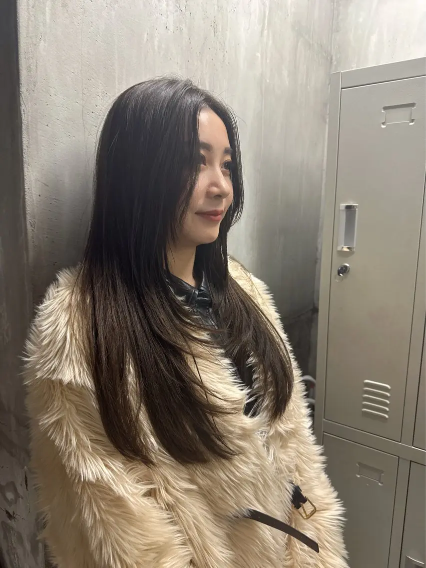 ロング カラー ブリーチ ブラウンカラー ブリーチなしカラー オリーブブラウン ハイレイヤー 似合わせカラー🫶 小川千波のヘアスタイル