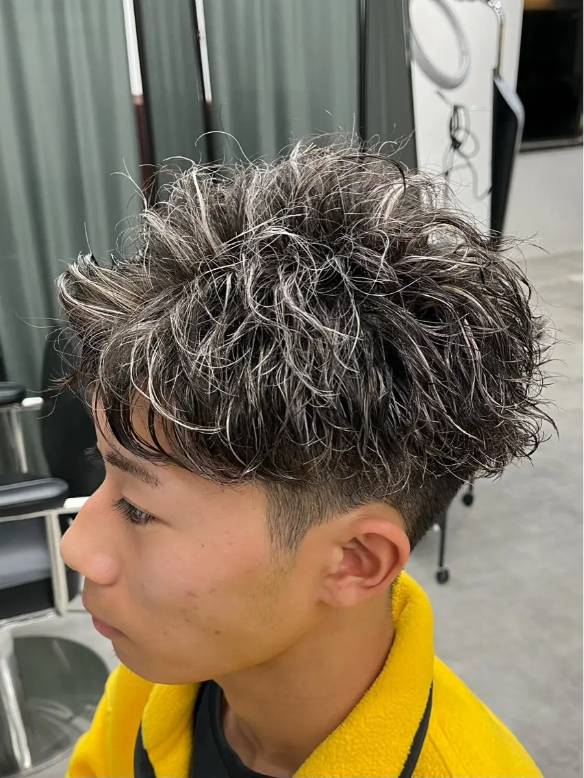 ショート カラー ハイライトカラー メッシュ ハイライト 新潟メンズパーマ 新潟駅/小田拓実のヘアスタイル
