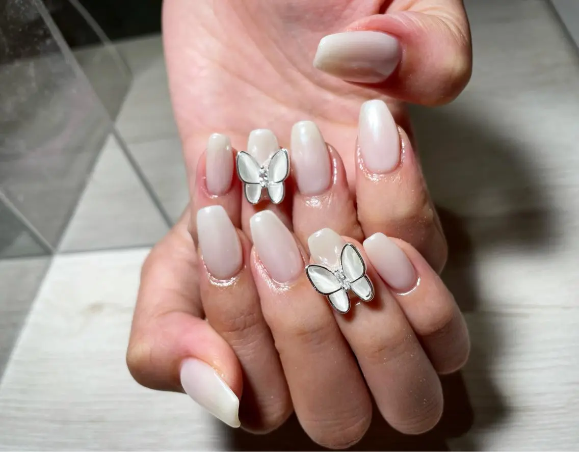 ネイル ミラーネイル Nail Eyelash yのネイルデザイン