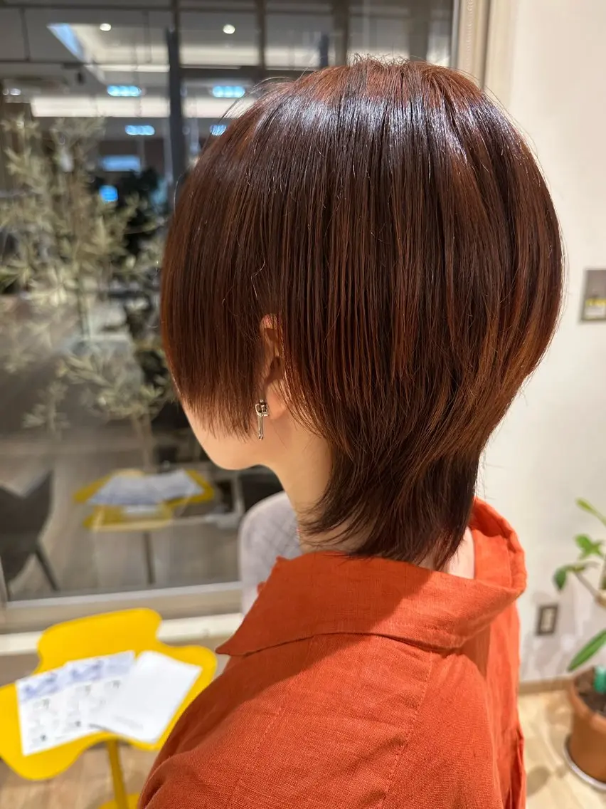 ミディアム オレンジブラウン ウルフカット and fine ほりのヘアスタイル