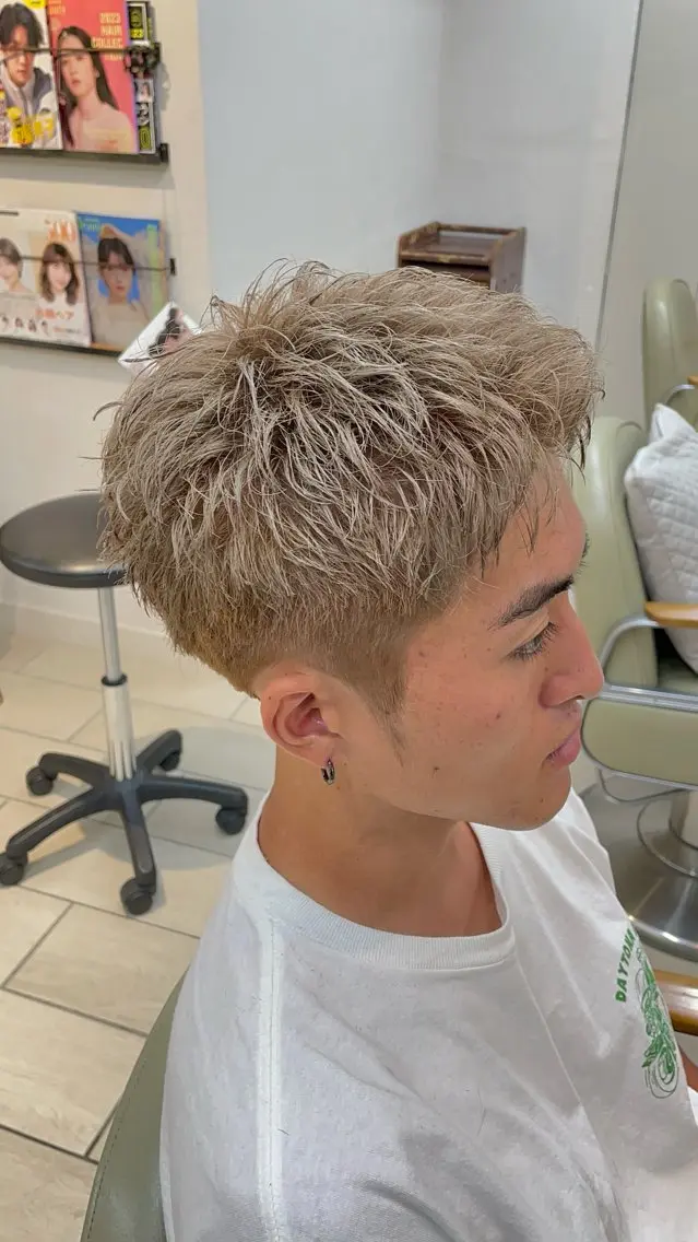 カラー メンズ ベージュカラー ミルクティーベージュ カット ヘアカラー 🌞塙　湧貴🌞 スパイキーショートのヘアスタイル