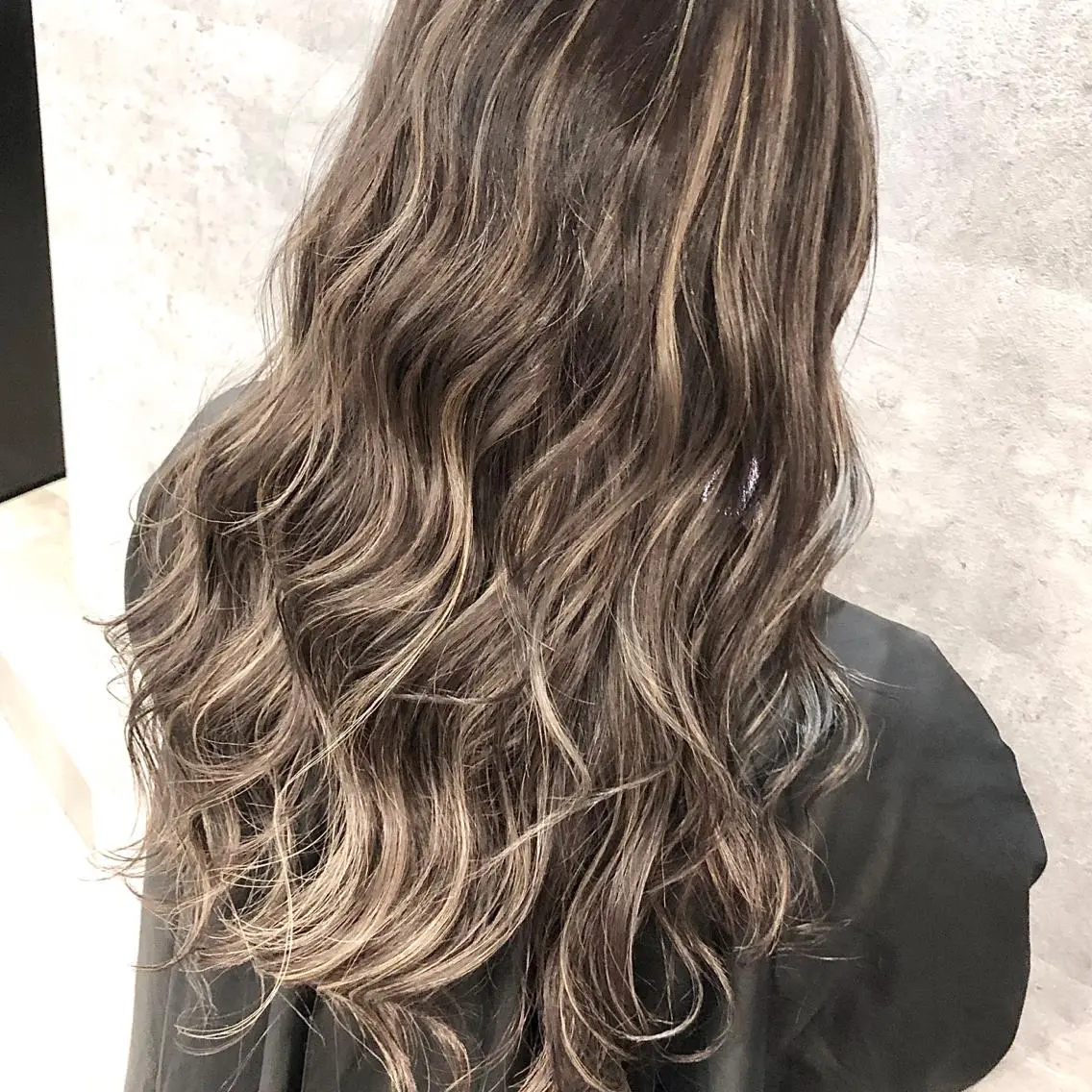 ロング カラー ハイライトカラー ハイライト ✨MiL✨ ✨心斎橋✨のヘアスタイル