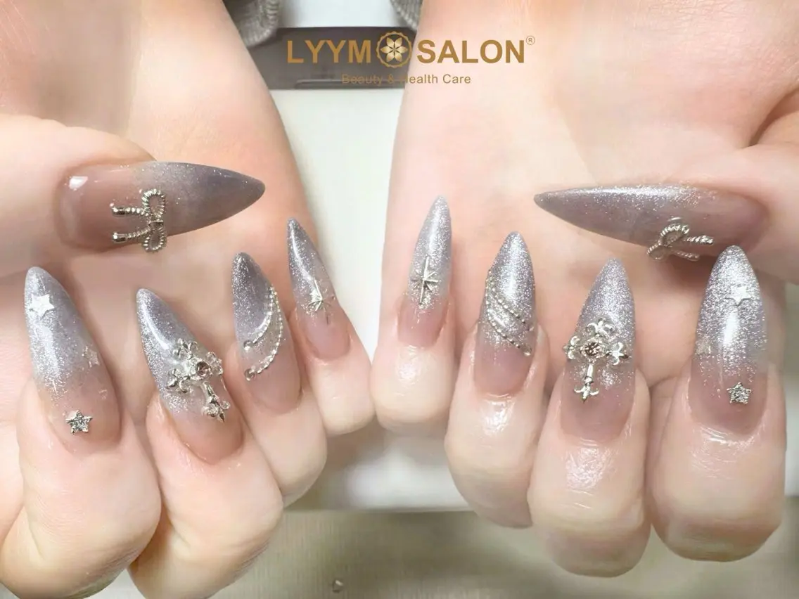 ネイル ラメ(グリッター) シルバー ハンドネイル LYYM Salonのネイルデザイン