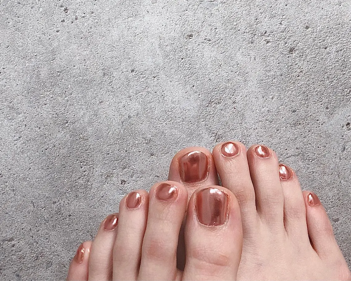 ネイル ミラーネイル ワンカラーネイル フットネイル saki_ nail heronのネイルデザイン