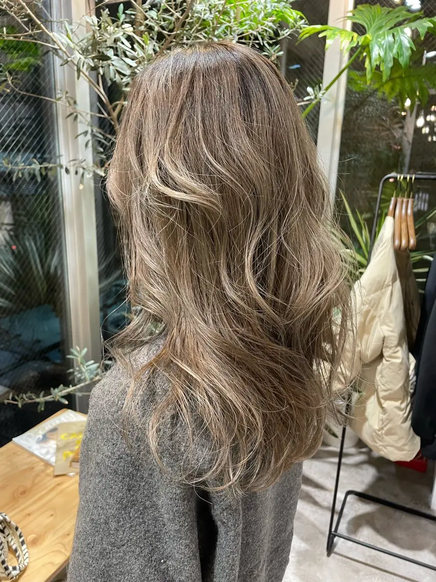 ロング カラー ベージュカラー カット ヘアカラー トリートメント 狩野 羅夢のヘアスタイル