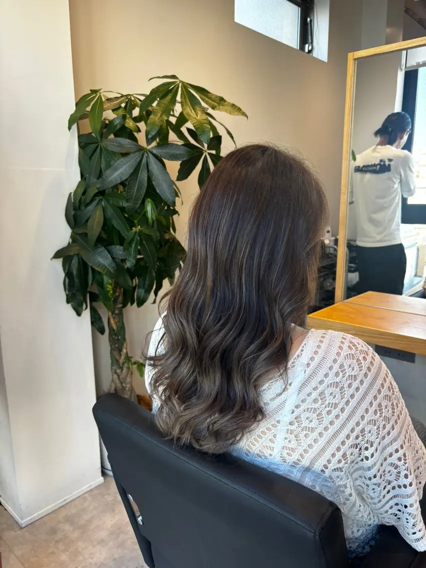 ロング カラー ブリーチ 透明感カラー グレージュ ハイライトカラー ハイライト ヘアカラー トリートメント 透明感、艶カラー💖 momokaのヘアスタイル